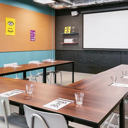 The Social Hub 3*