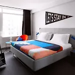 The Social Hub 3*