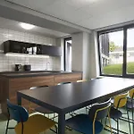 The Social Hub 3*