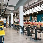 The Social Hub 3*
