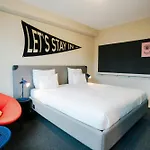 The Social Hub 3*