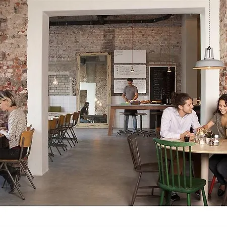 The Social Hub 3* Гаага