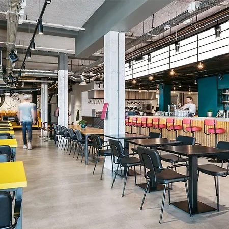 The Social Hub 3*