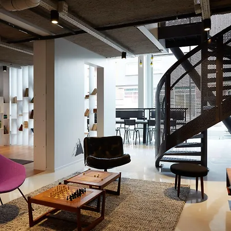 The Social Hub 3*