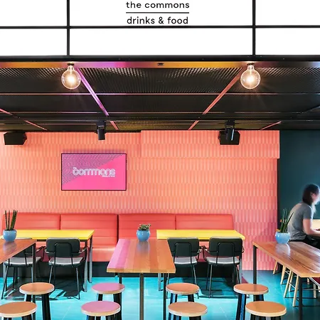 Отель The Social Hub Гаага