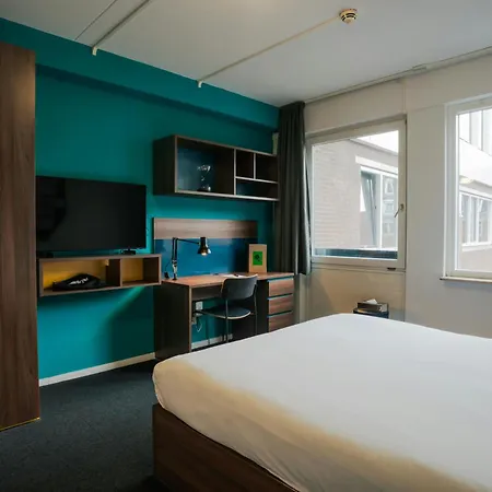 The Social Hub 3*