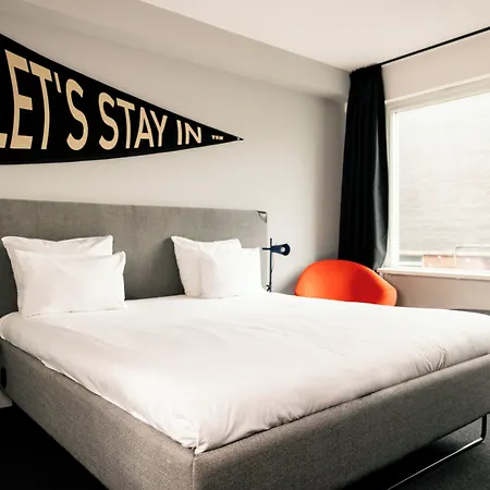 The Social Hub 3*