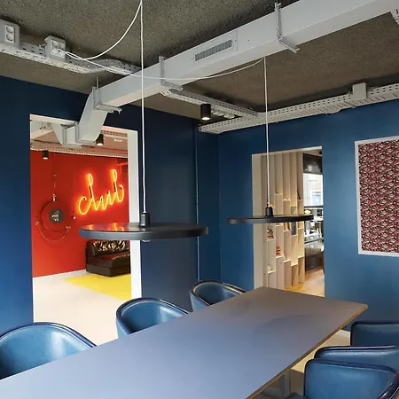 The Social Hub 3*