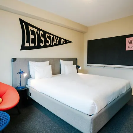 The Social Hub 3*